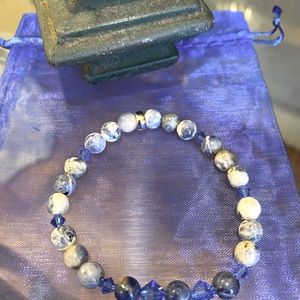 Gorgeous Denim Blue Lapis bracelet & blue Swarovski crystals. SZ ex sm/sm